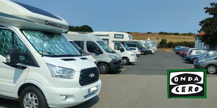 El Pleno de Castro aprueba inicialmente modificar la OCA para ampliar las zonas de regulación, y prorrogar el actual contrato seis meses más hasta la licitación del nuevo