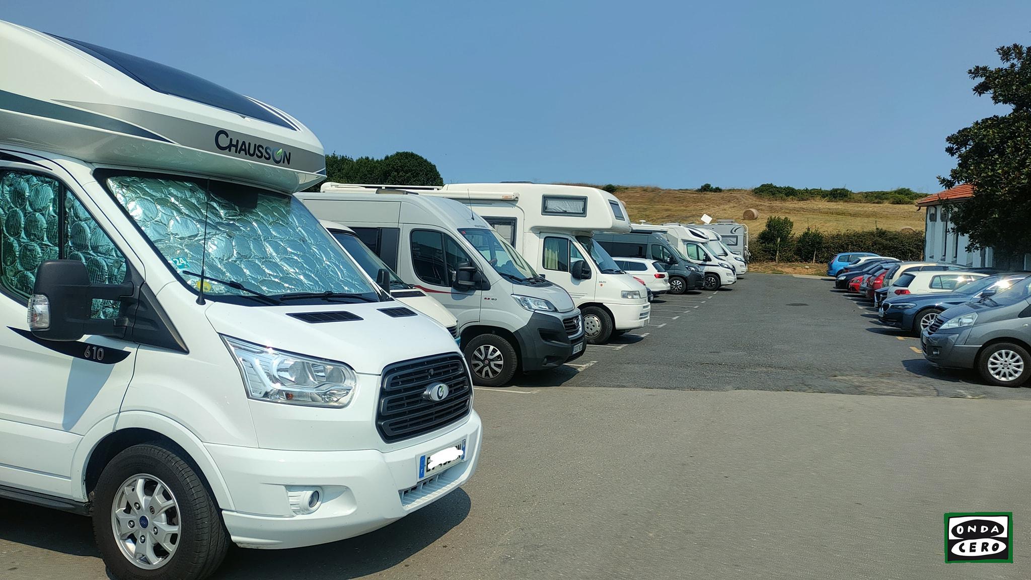 El Pleno de Castro aprueba inicialmente modificar la OCA para ampliar las zonas de regulación, y prorrogar el actual contrato seis meses más hasta la licitación del nuevo