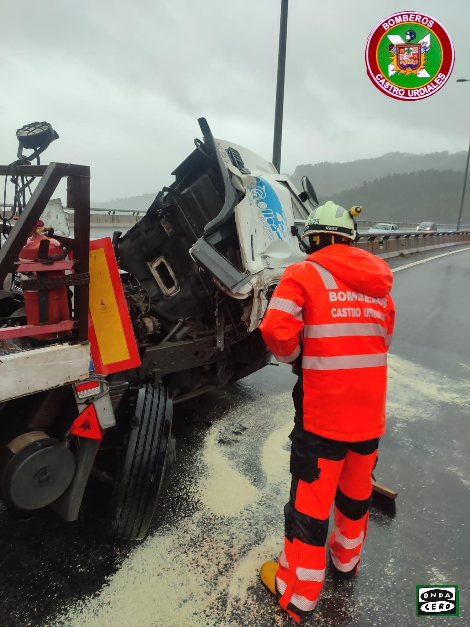 El Gobierno de Cantabria mantiene los 400.000 euros del convenio para financiar los servicios de Protección civil y bomberos de Castro Urdiales