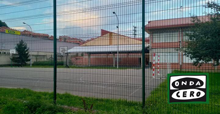 El IES Zapatero de Castro Urdiales da el visto bueno a la propuesta de la Consejería para una reforma íntegra del actual gimnasio como solución «alternativa y provisional»