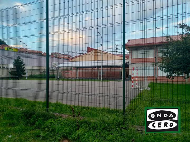 El IES Zapatero de Castro Urdiales da el visto bueno a la propuesta de la Consejería para una reforma íntegra del actual gimnasio como solución «alternativa y provisional»