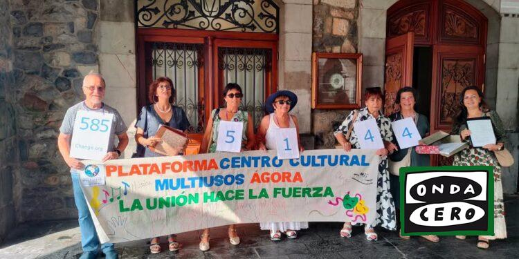 «Ha llegado el momento de hacer realidad una demanda histórica», reclama la Plataforma Centro multiusos de Castro en el registro de las firmas de apoyo a esta instalación