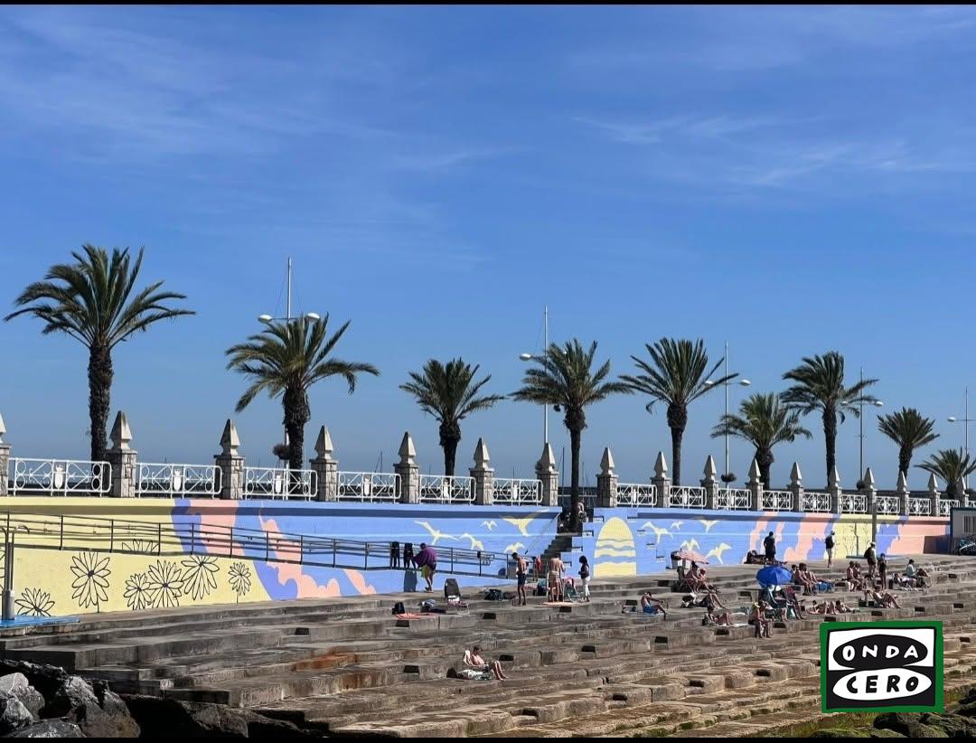 Castro Urdiales estrena un nuevo mural artístico en el Solarium de Brazomar que integral los colores del atardecer local»