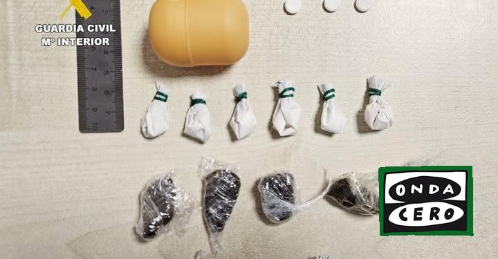 Detenido un hombre de 28 años, vecino de Bizkaia por supuesto tráfico de cocaína, hachís y pastillas en la zona de ocio de Castro Urdiales