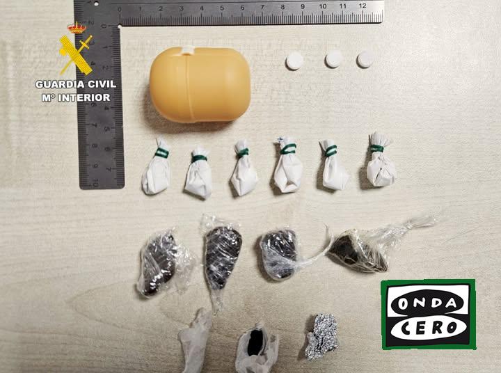 Detenido un hombre de 28 años, vecino de Bizkaia por supuesto tráfico de cocaína, hachís y pastillas en la zona de ocio de Castro Urdiales