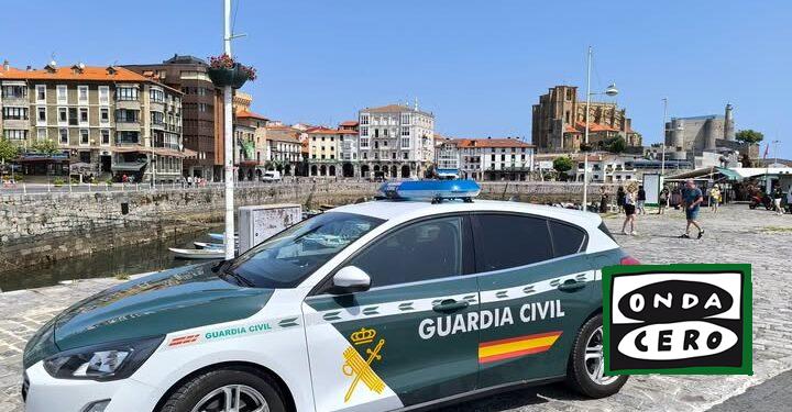 Detenido en Castro Urdiales un hombre, con 40 detenciones anteriores, tras robar una cartera y golpear a la víctima con una botella en la cabeza