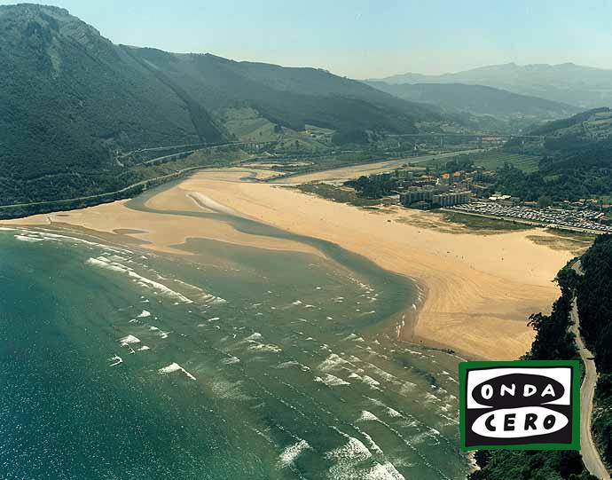 Costas recuperará el dominio público marítimo terrestre en el entorno de la playa de Oriñón con la demolición del aparcamiento y un vial, creando un carril de tráfico, un sendero peatonal y eliminando vegetación invasora